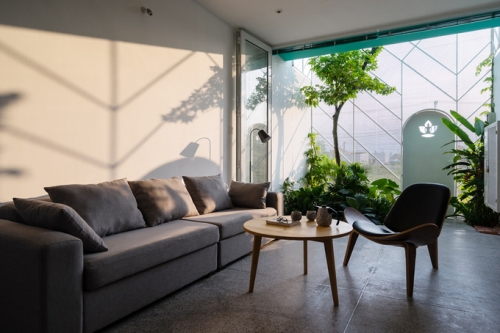 Ốc đảo dịu mát trong ngôi nhà hướng Tây ở Sài Gòn