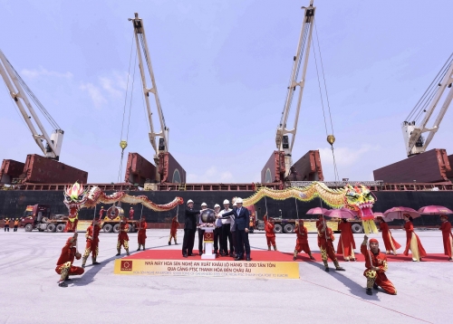 Tập đoàn Hoa Sen xuất khẩu lô hàng 12.000 tấn tôn thành phẩm đi Châu Âu