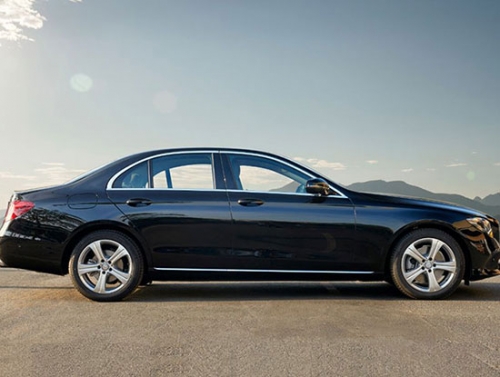 Mercedes - Benz tại Việt Nam ra mắt E250 mới với giá 2,479 tỷ đồng Mercedes - Benz tại Việt Nam ra mắt E250 mới với giá 2,479 tỷ đồng