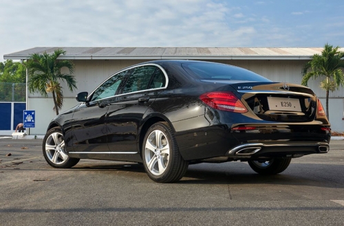 Mercedes - Benz tại Việt Nam ra mắt E250 mới với giá 2,479 tỷ đồng Mercedes - Benz tại Việt Nam ra mắt E250 mới với giá 2,479 tỷ đồng