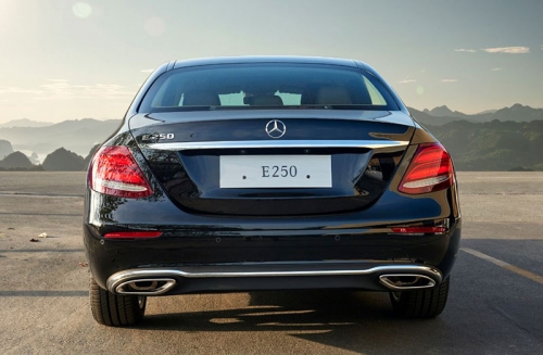 Mercedes - Benz tại Việt Nam ra mắt E250 mới với giá 2,479 tỷ đồng Mercedes - Benz tại Việt Nam ra mắt E250 mới với giá 2,479 tỷ đồng