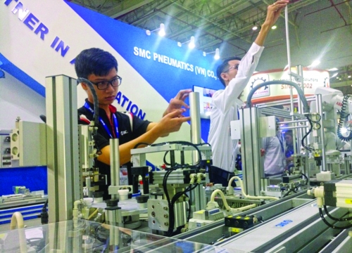 Thu hút vốn ngoại dịch chuyển