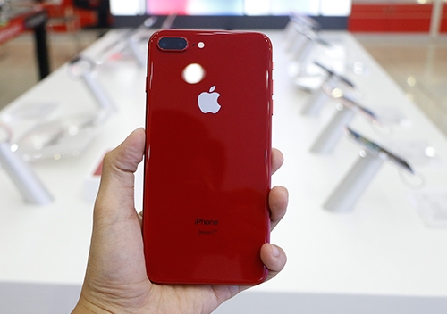 Mua iPhone 8/8 Plus đỏ tại FPT Shop được tặng 2 năm bảo hành Mua iPhone 8/8 Plus đỏ tại FPT Shop được tặng 2 năm bảo hành