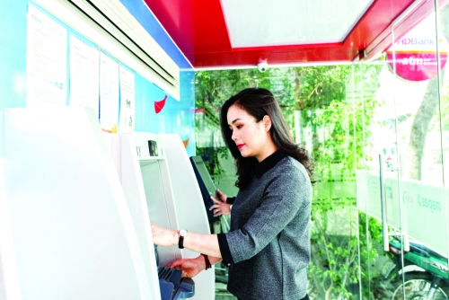 Ngân hàng chia phí người dùng thẻ