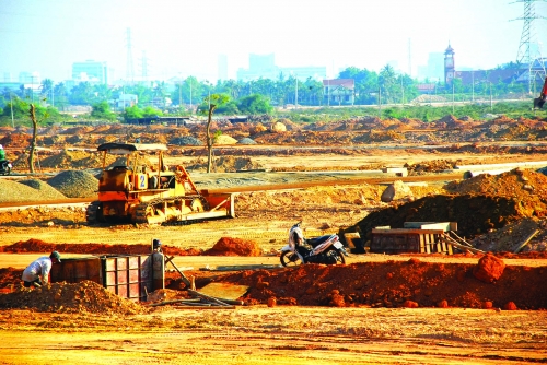 Tiền… bốc hơi theo đất!