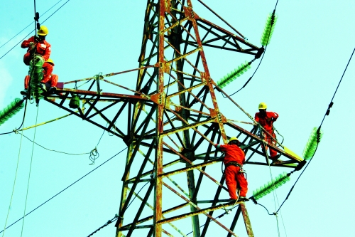 DN “gồng mình” với giá điện tăng