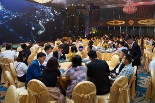 FLC Quy Nhơn “cháy hàng” kỷ lục, chủ đầu tư tung thêm sản phẩm mới FLC Quy Nhơn “cháy hàng” kỷ lục, chủ đầu tư tung thêm sản phẩm mới
