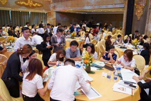 FLC Quy Nhơn “cháy hàng” kỷ lục, chủ đầu tư tung thêm sản phẩm mới FLC Quy Nhơn “cháy hàng” kỷ lục, chủ đầu tư tung thêm sản phẩm mới