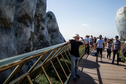 Ông chủ đội bóng Tottenham tham quan Cầu Vàng Bà Nà Hills
