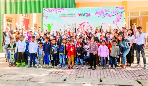 ABBANK: Sẻ chia là nhân lên niềm hạnh phúc ABBANK: Sẻ chia là nhân lên niềm hạnh phúc