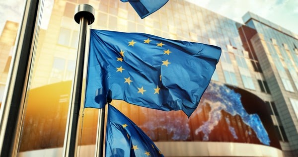 ECB chuyển hướng chính sách, kích thích ngân hàng cho vay