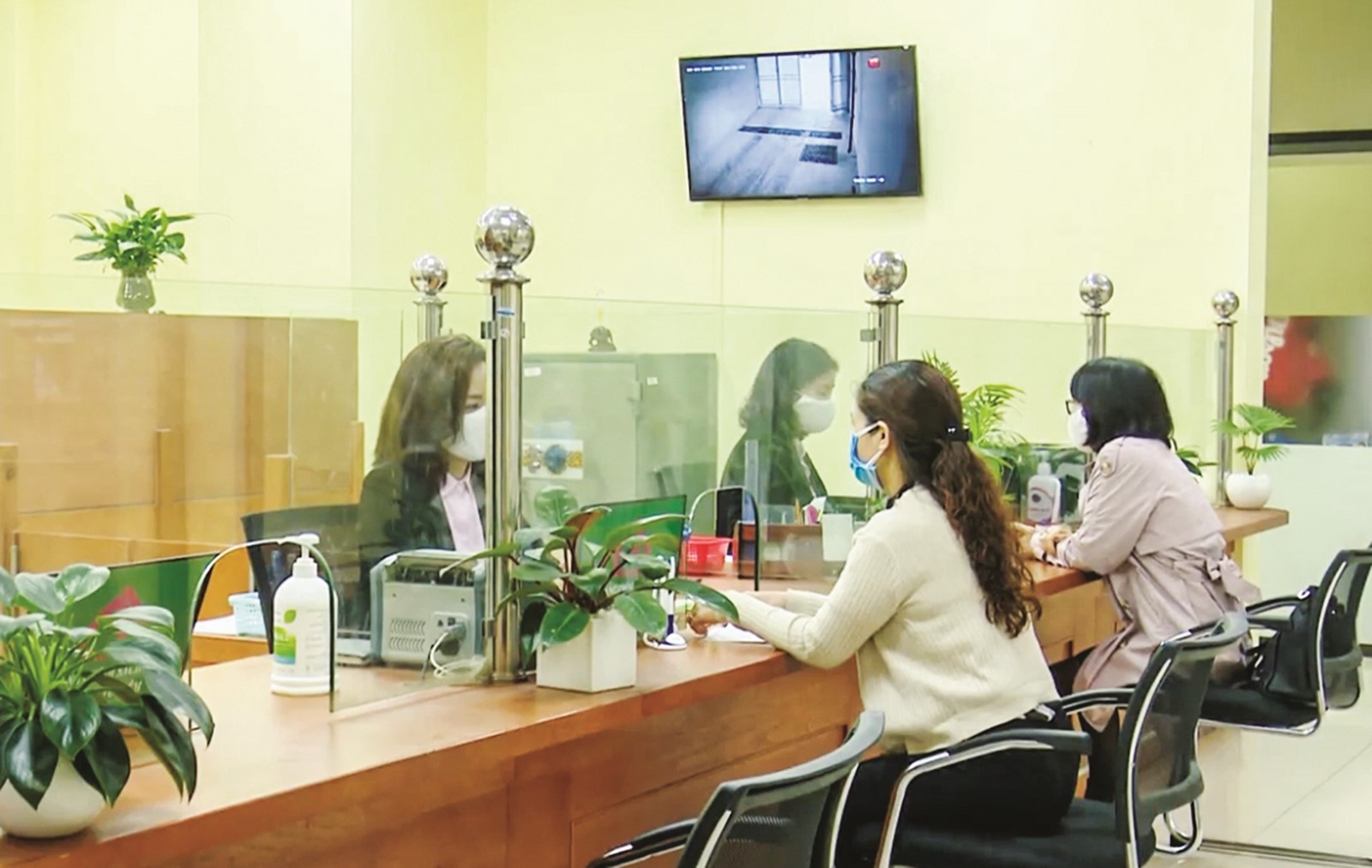 NHCSXH: Cho vay với lãi suất 0% để trả lương ngừng việc NHCSXH: Cho vay với lãi suất 0% để trả lương ngừng việc