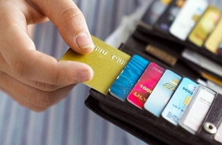 Giải đáp câu hỏi về việc thanh toán thẻ tín dụng cho người khác