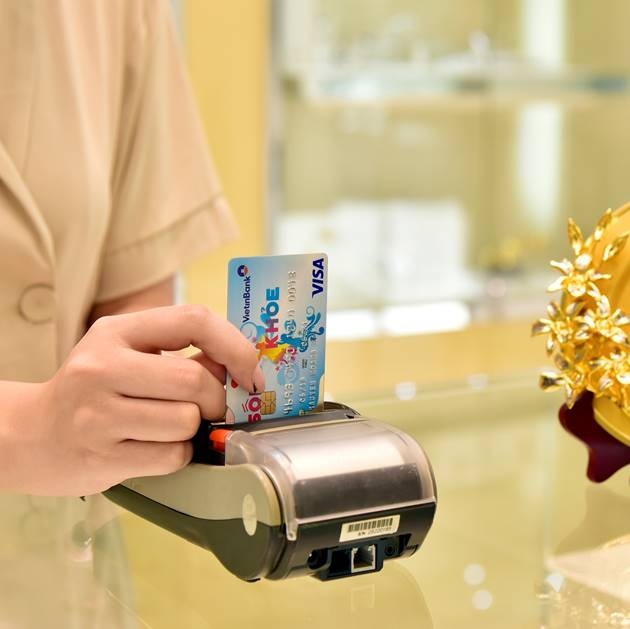 giam phi the quoc te se thuc day thanh toan khong dung tien mat tai viet nam