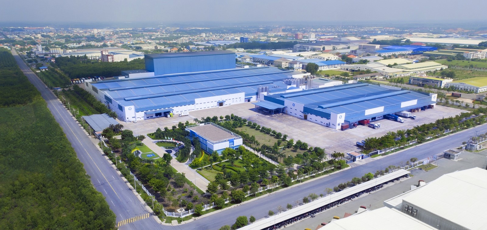 Với 13 nhà máy hiện đại, Vinamilk hiện có thể sản xuất hơn 28 triệu hộp sữa mỗi ngày