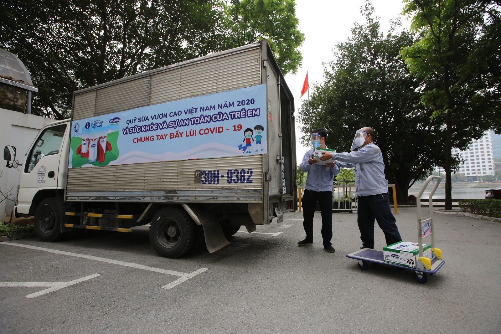 17 trieu hop sua se duoc vinamilk se gui den tre em kho khan