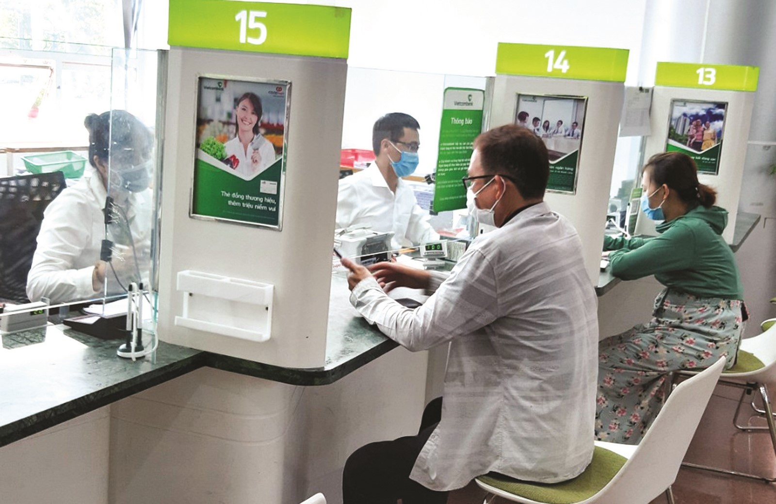 Hoạt động ngân hàng không gián đoạn giữa “bão dịch” hoat dong ngan hang khong gian doan giua bao dich