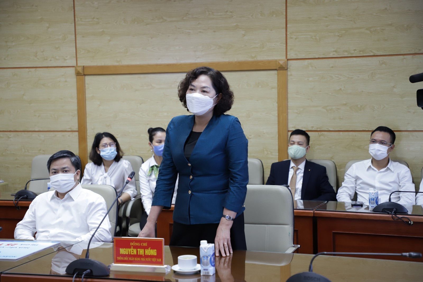 nganh ngan hang chung tay quyet liet day lui dich covid 19