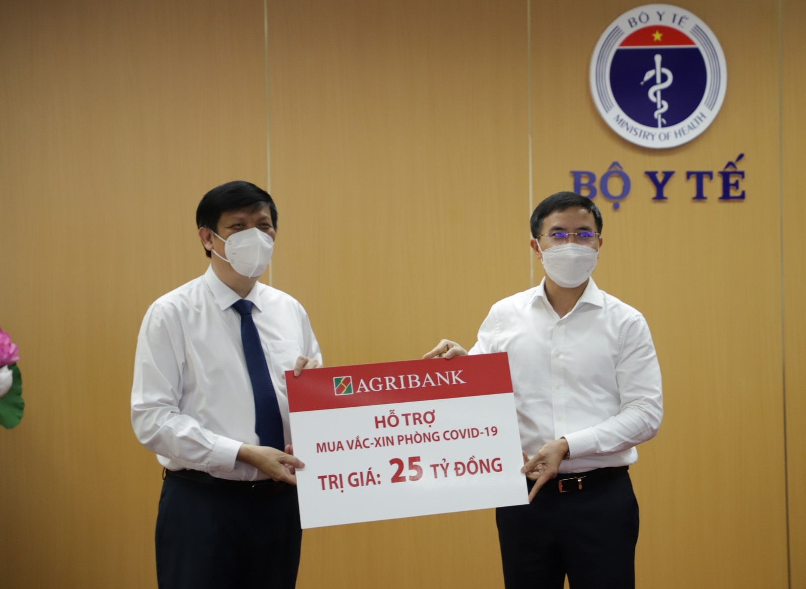 nganh ngan hang chung tay quyet liet day lui dich covid 19