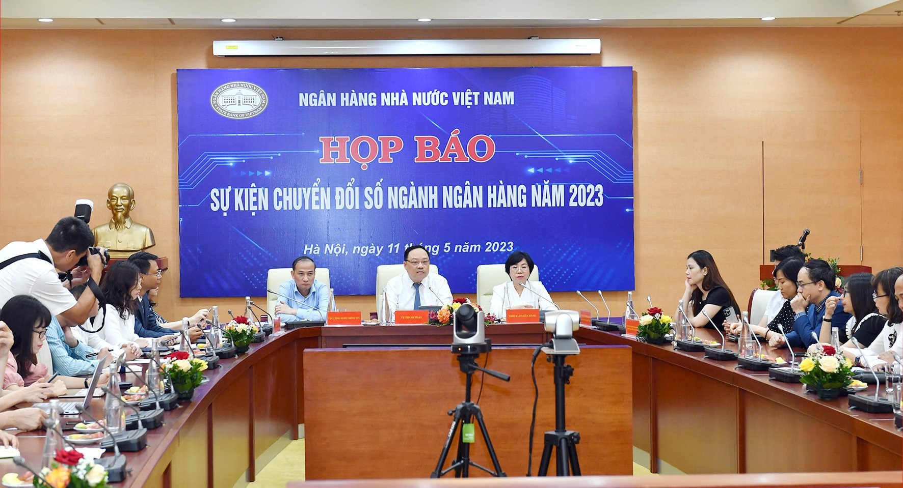 Lan tỏa chuyển đổi số trong và ngoài ngành Ngân hàng lan toa chuyen doi so trong va ngoai nganh ngan hang