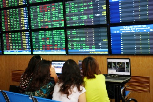 Đầu tư sao với ngân hàng, bất động sản?