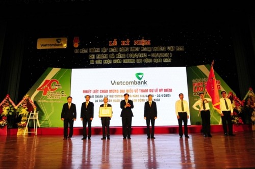 Vietcombank Đà Nẵng đón nhận Huân chương Lao động hạng Nhất Vietcombank Đà Nẵng đón nhận Huân chương Lao động hạng Nhất