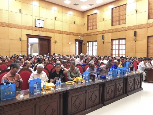 Vinamilk chăm sóc sức khỏe cho hơn 5000 người cao tuổi