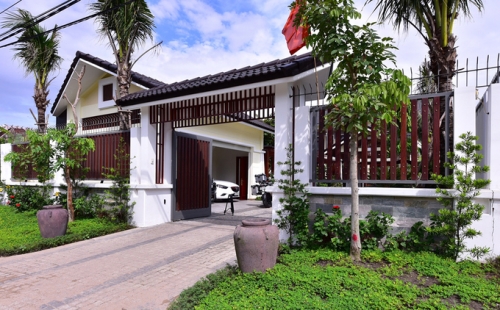 Gia chủ Bình Dương thích ở ngoài sân vườn hơn trong nhà