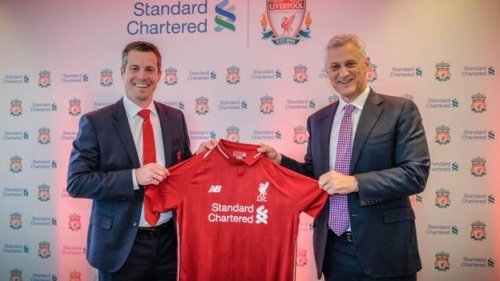 Standard Chartered và CLB Liverpool gia hạn hợp đồng tài trợ