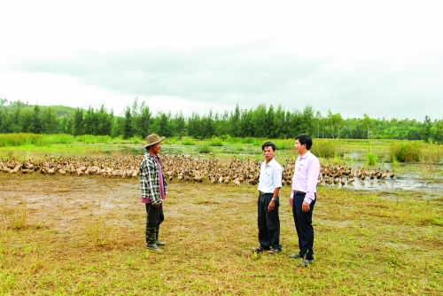 Cán bộ Ngân hàng Chính sách xã hội là những người dân vận khéo