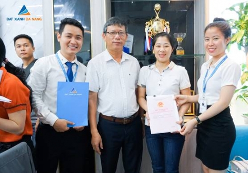 Đất Xanh Đà Nẵng công chứng sang sổ cho khách hàng dự án Palm Village