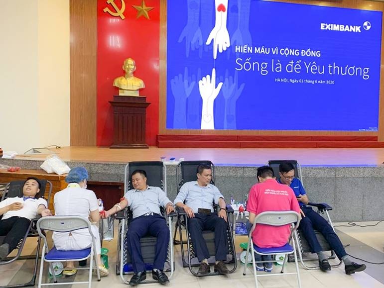 eximbank to chuc ngay hoi hien mau nhan dao song la de yeu thuong