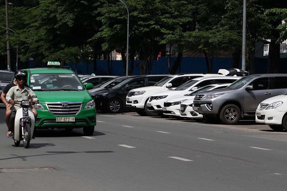 Về mức phí sử dụng lòng đường đỗ ô tô