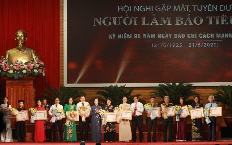 Tôn vinh 187 người làm báo tiêu biểu