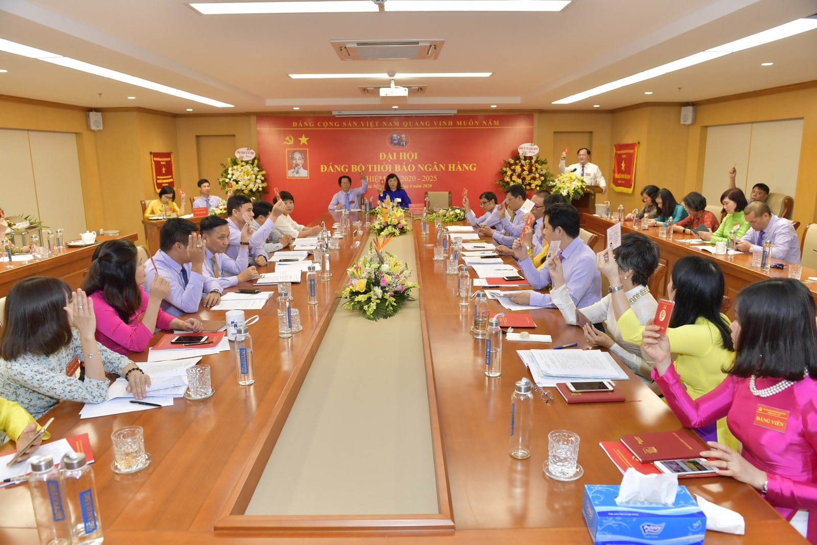 Đại hội Đảng bộ Thời báo Ngân hàng nhiệm kỳ 2020-2025 thành công tốt đẹp dai hoi dang bo thoi bao ngan hang nhiem ky 2020 2025 thanh cong tot dep