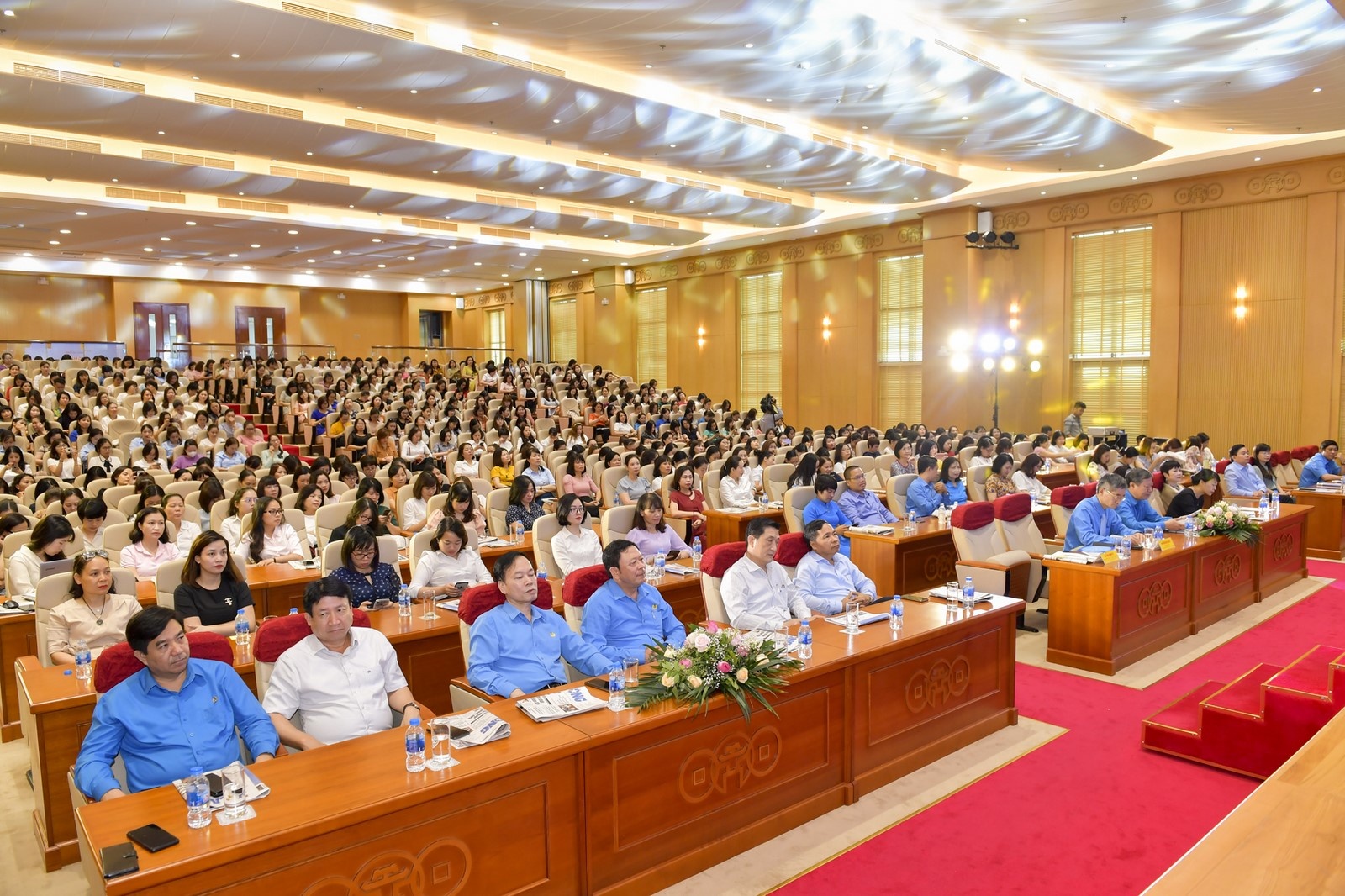 Phổ biến chính sách pháp luật cho lao động nữ pho bien chinh sach phap luat cho lao dong nu