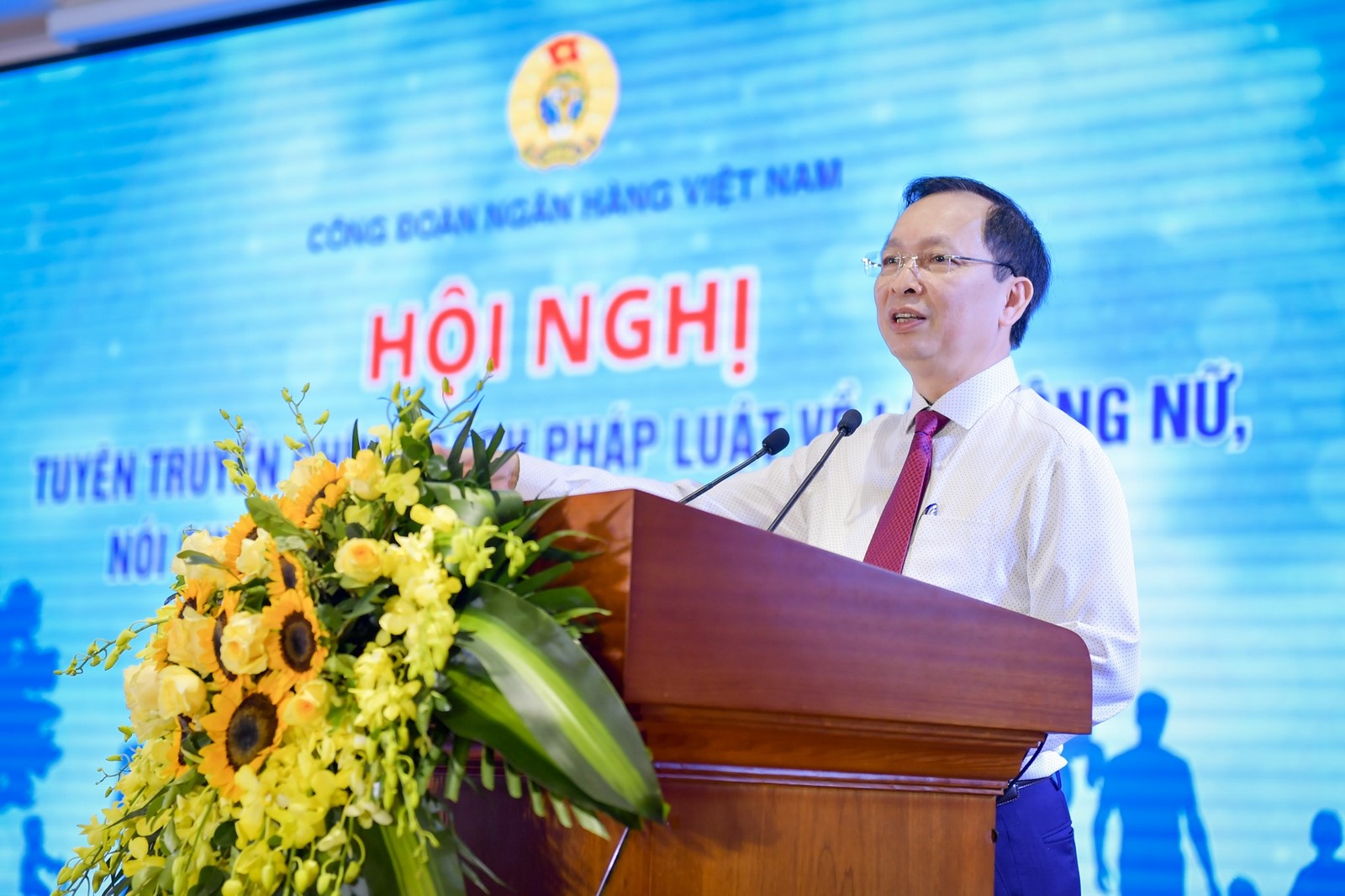 Phổ biến chính sách pháp luật cho lao động nữ pho bien chinh sach phap luat cho lao dong nu