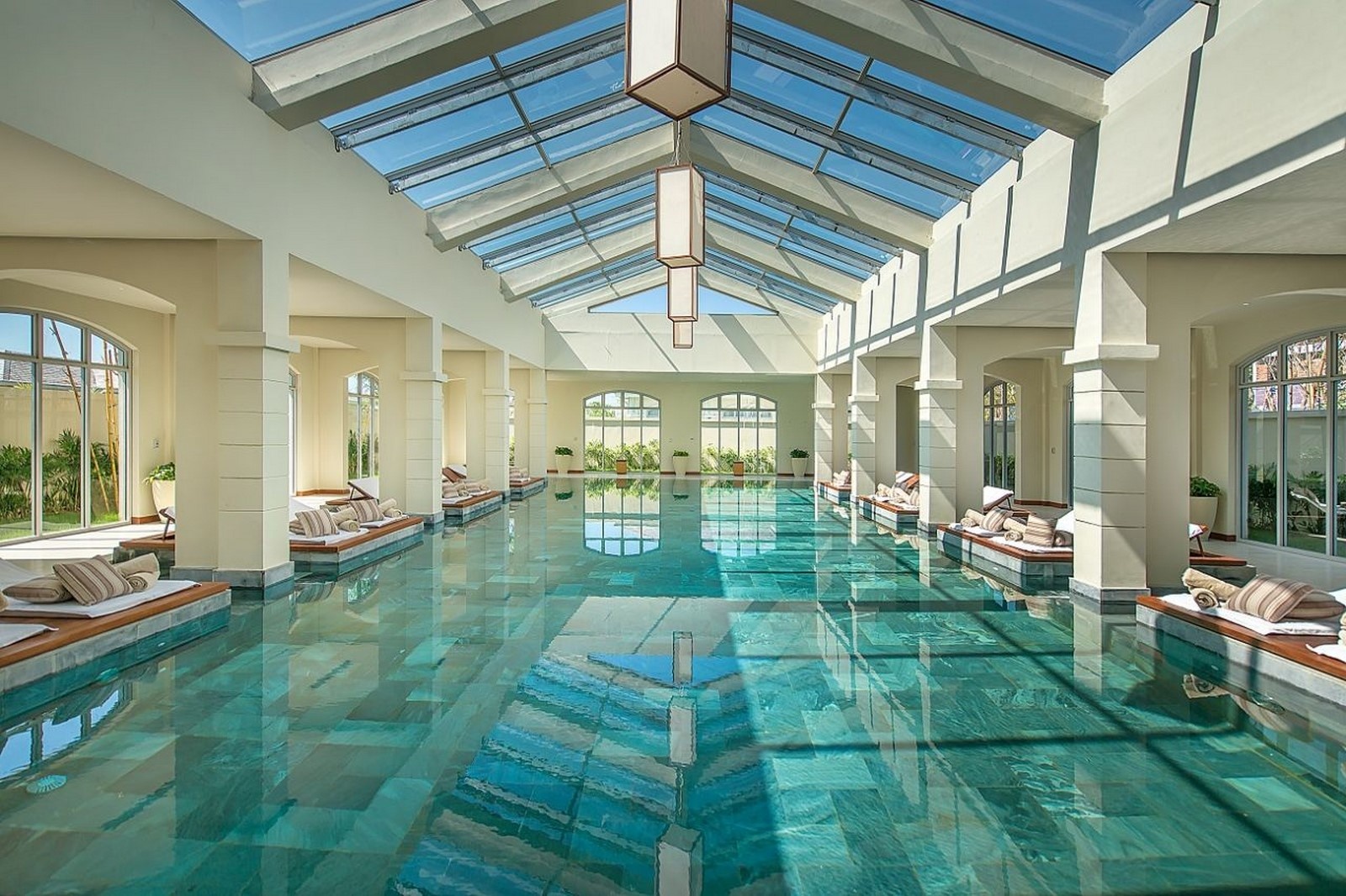 trai nghiem mua he mat lim giua thien duong nuoc hon 150 be boi tai flc sam son