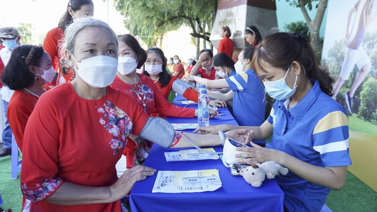 vinamilk khoi dong chuoi ngay hoi song khoe song thanh xuan den nguoi cao tuoi