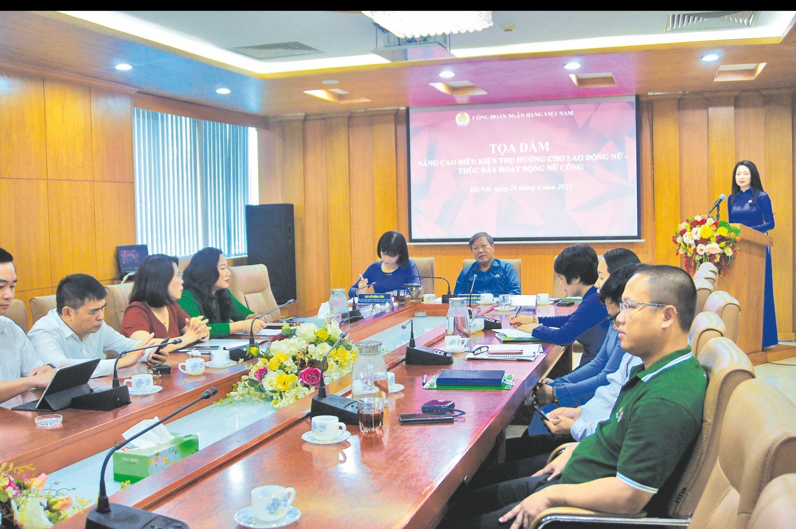 Công đoàn Ngân hàng Việt Nam: Tổ chức tọa đàm về lao động nữ