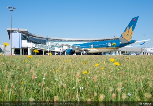 Vietnam Airlines tiếp nhận chiếc máy bay Airbus A350 XWB đầu tiên Vietnam Airlines tiếp nhận chiếc máy bay Airbus A350 XWB đầu tiên