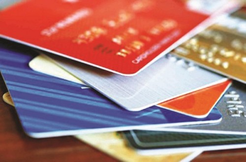 Dịch vụ thẻ: Miễn phí thì được, thu tiền là… “nổi tiếng” ngay