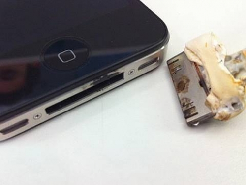 Apple bị kiện vì iPhone gây ra hỏa hoạn Apple bị kiện vì iPhone gây ra hỏa hoạn