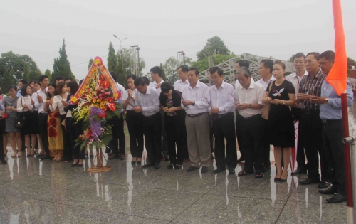 Ngành Ngân hàng Đà Nẵng dâng hương tưởng nhớ các Anh hùng liệt sĩ