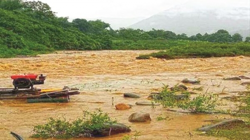 Sau cơn lũ dữ, tình người vẫn đong đầy