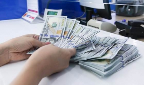 Doanh nghiệp tăng cường bán USD trở lại