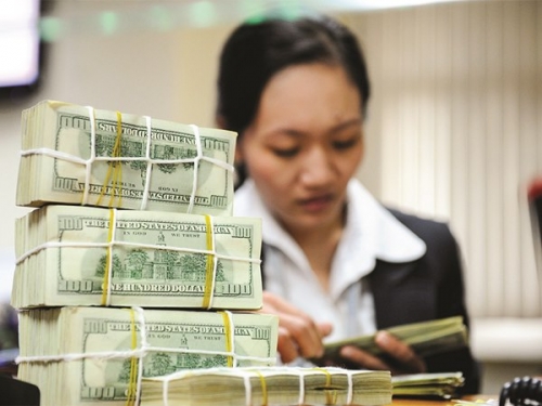 Ổn định lãi suất để ghìm cương tỷ giá Ổn định lãi suất để ghìm cương tỷ giá