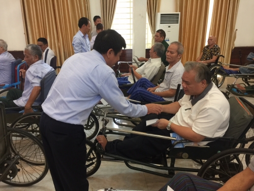 Công đoàn Cơ quan NHNN Trung ương thăm và tặng quà thương bệnh binh