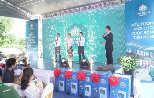 Đông đảo khách hàng tham dự khai trương căn hộ mẫu TSG Lotus Sài Đồng Đông đảo khách hàng tham dự khai trương căn hộ mẫu TSG Lotus Sài Đồng