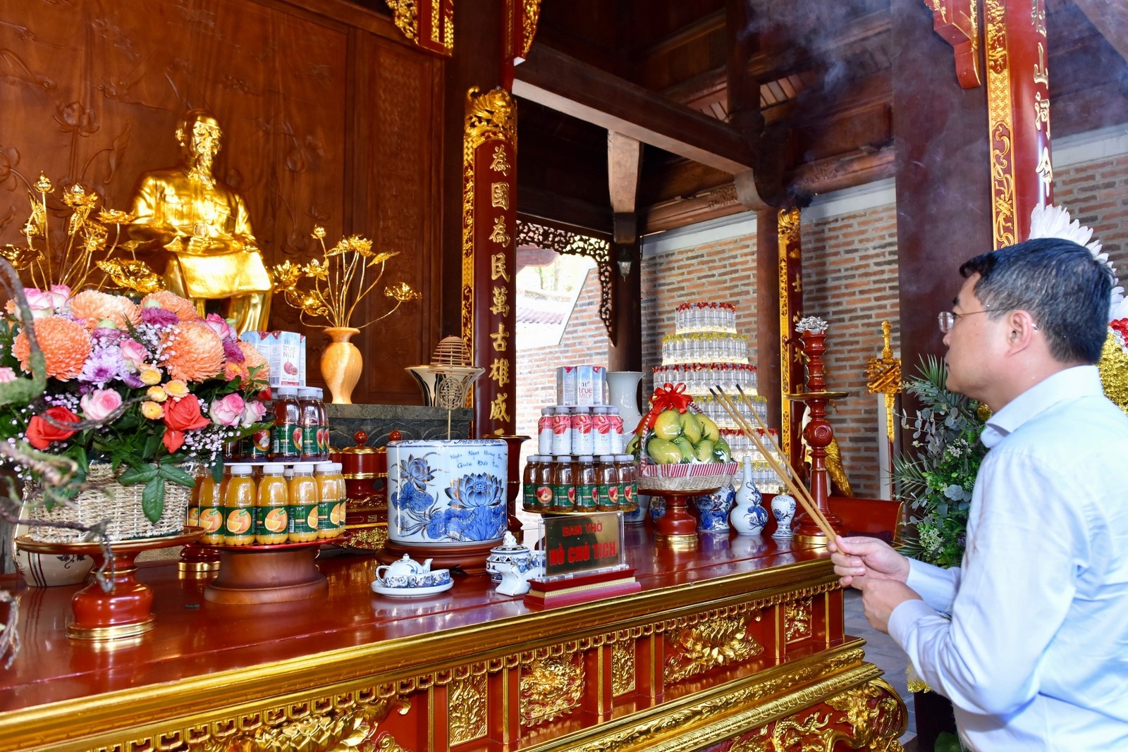 Đời đời nhớ ơn các Anh hùng liệt sỹ doi doi nho on cac anh hung liet sy